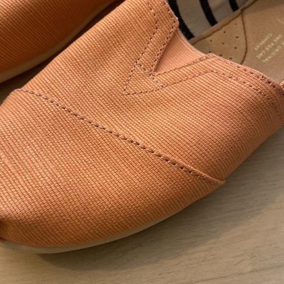 NWOT Toms Classic Orange Mist Canvas Slip-on Shoes, Size 8 #376 - Picture 3 of 9